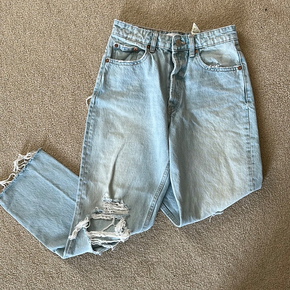 Zara crop jeans. Like new. Size US 4. Inseam 25 inches! 🔥